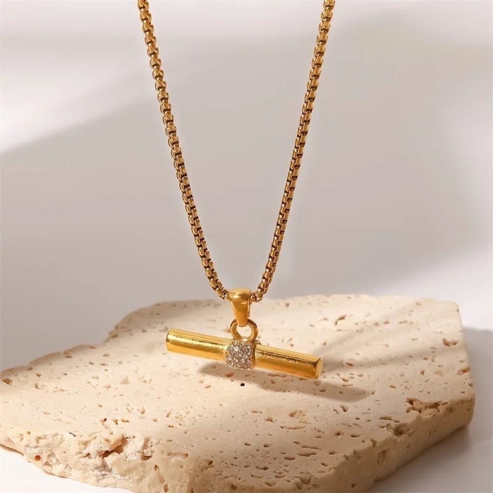 18k Gold Plated Rhinestone *T Bar Pendant* Necklace - Picture 3 of 8